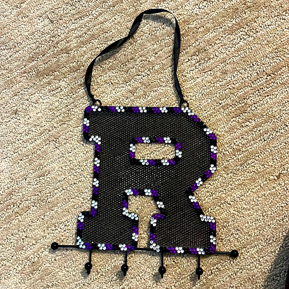 “R” shaped earring hang holder! Used like new!